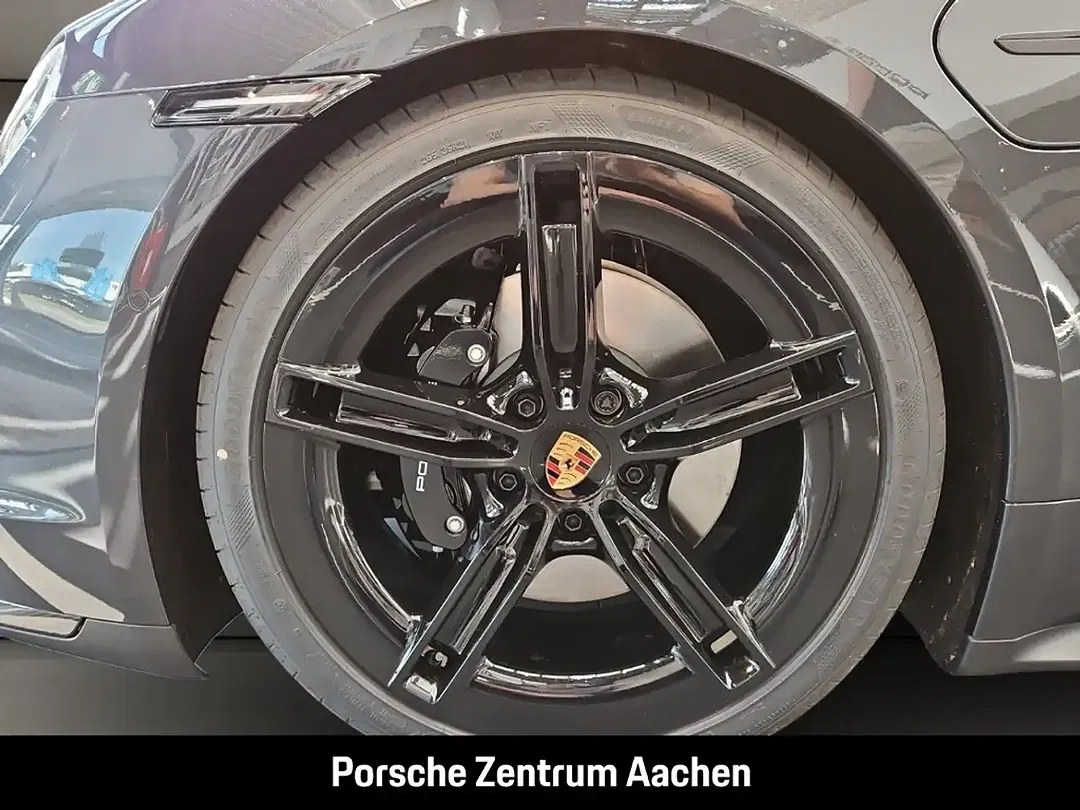 Porsche Taycan - Thumbnail 10