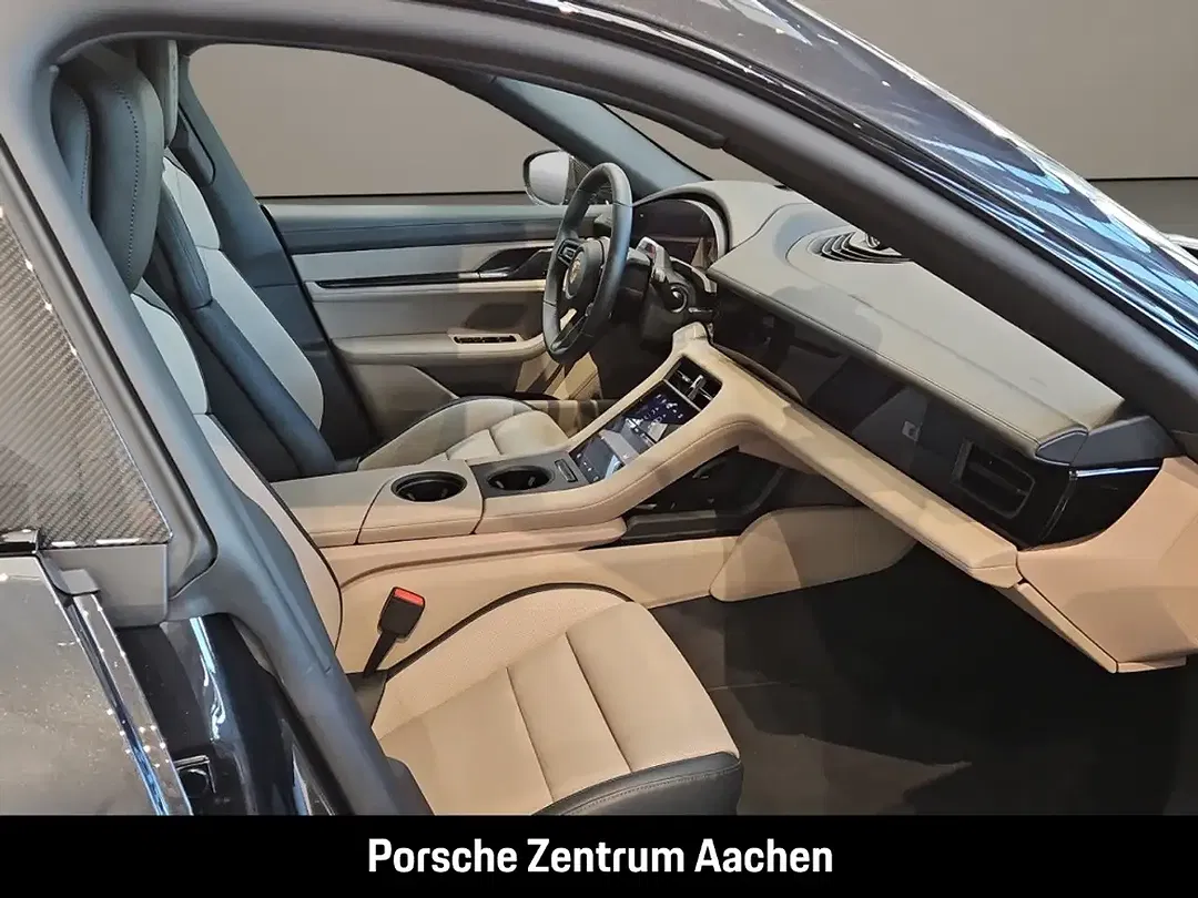 Porsche Taycan - Thumbnail 12
