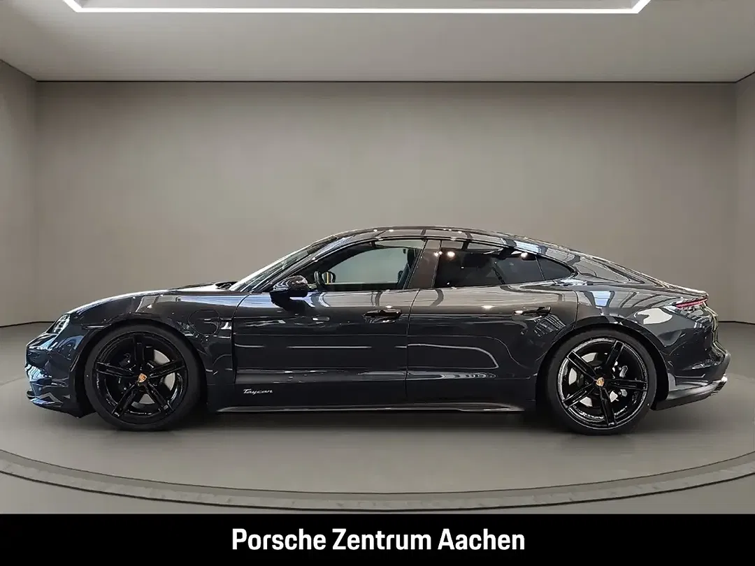 Porsche Taycan - Thumbnail 2
