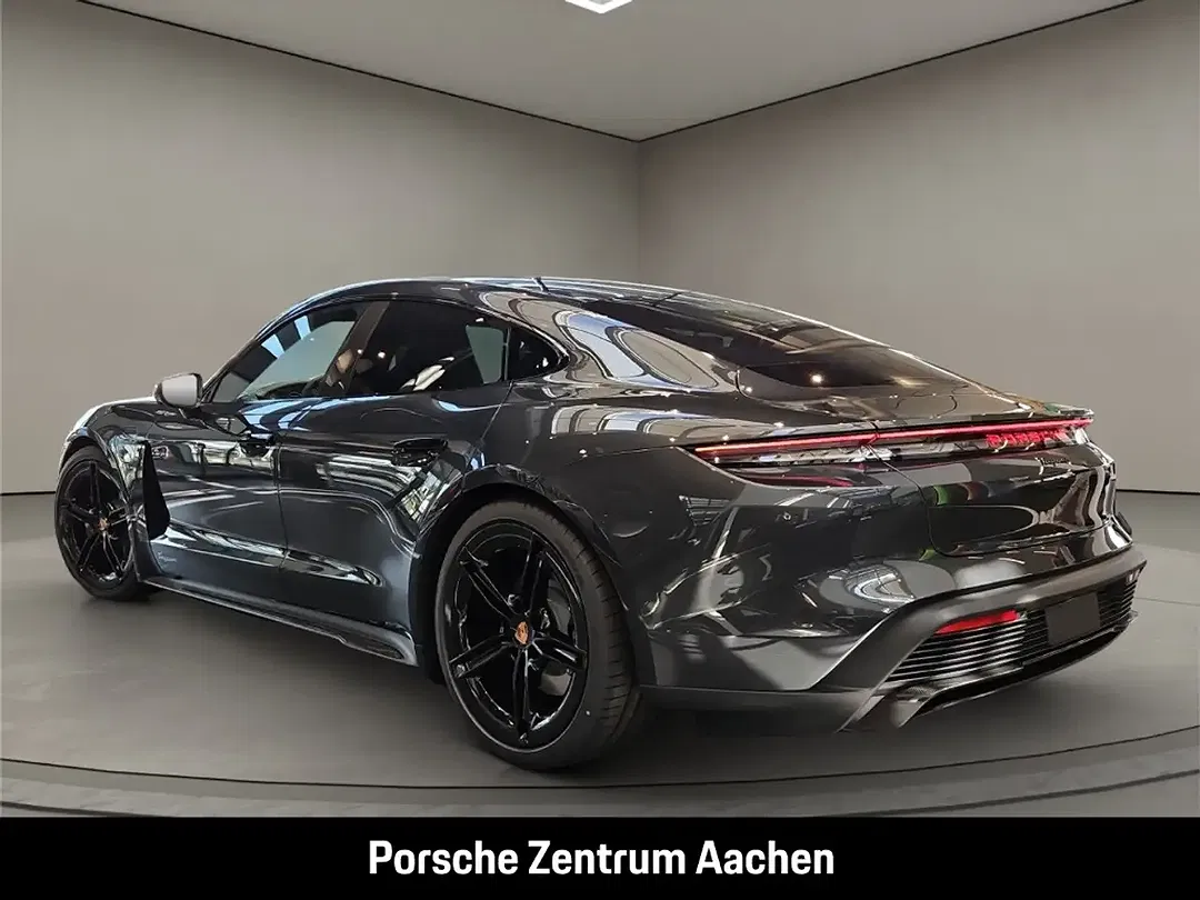 Porsche Taycan - Thumbnail 3