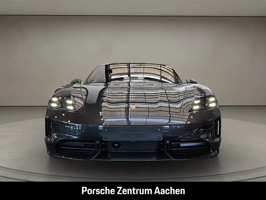 Porsche Taycan - Thumbnail 4