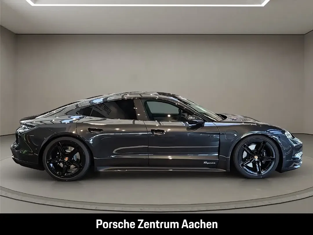 Porsche Taycan - Thumbnail 7