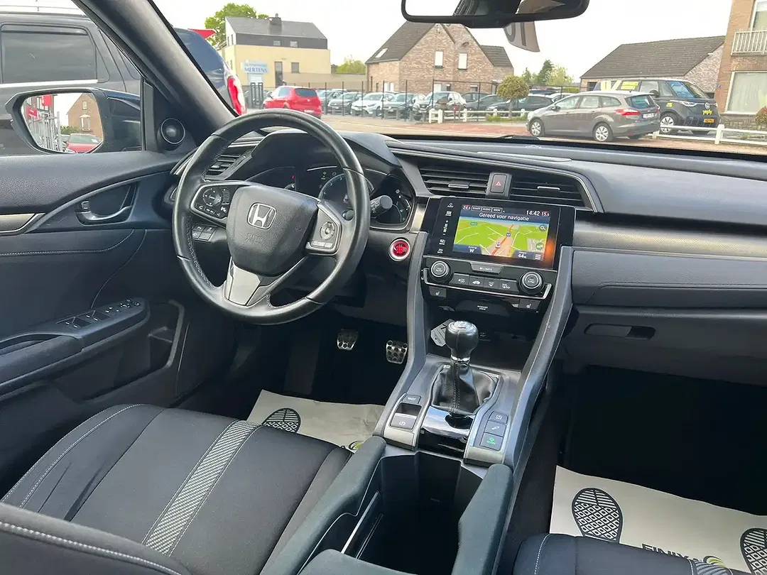 Honda Civic - Thumbnail 6