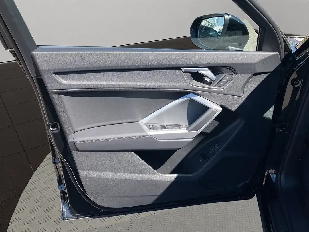 Audi Q3 - Thumbnail 10