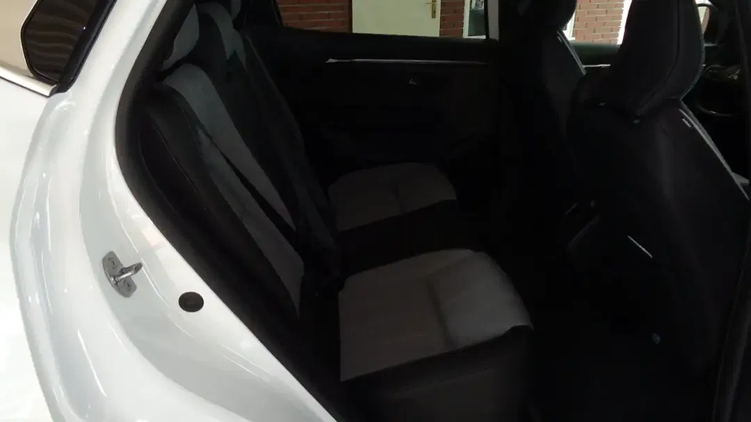 Mitsubishi Eclipse Cross - Thumbnail 5