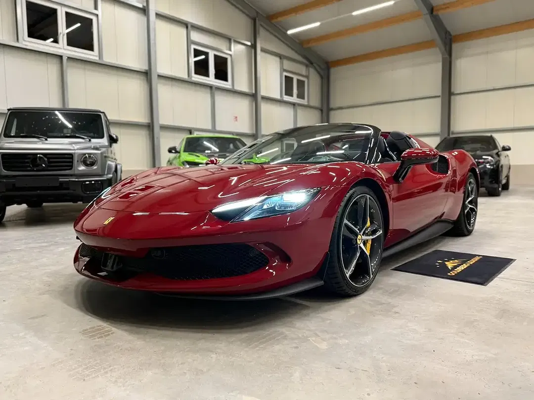 Ferrari 296 GTS - Thumbnail 1
