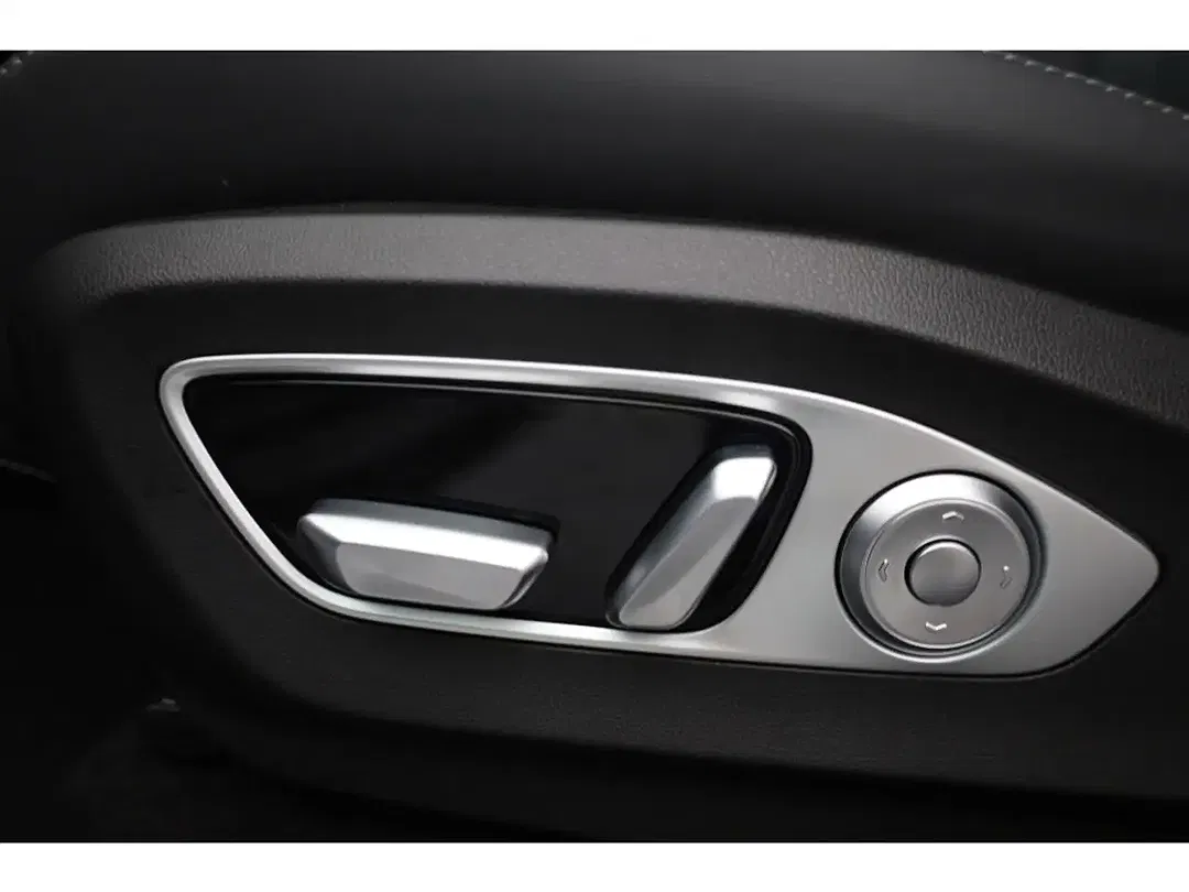 Xpeng G9 - Thumbnail 6