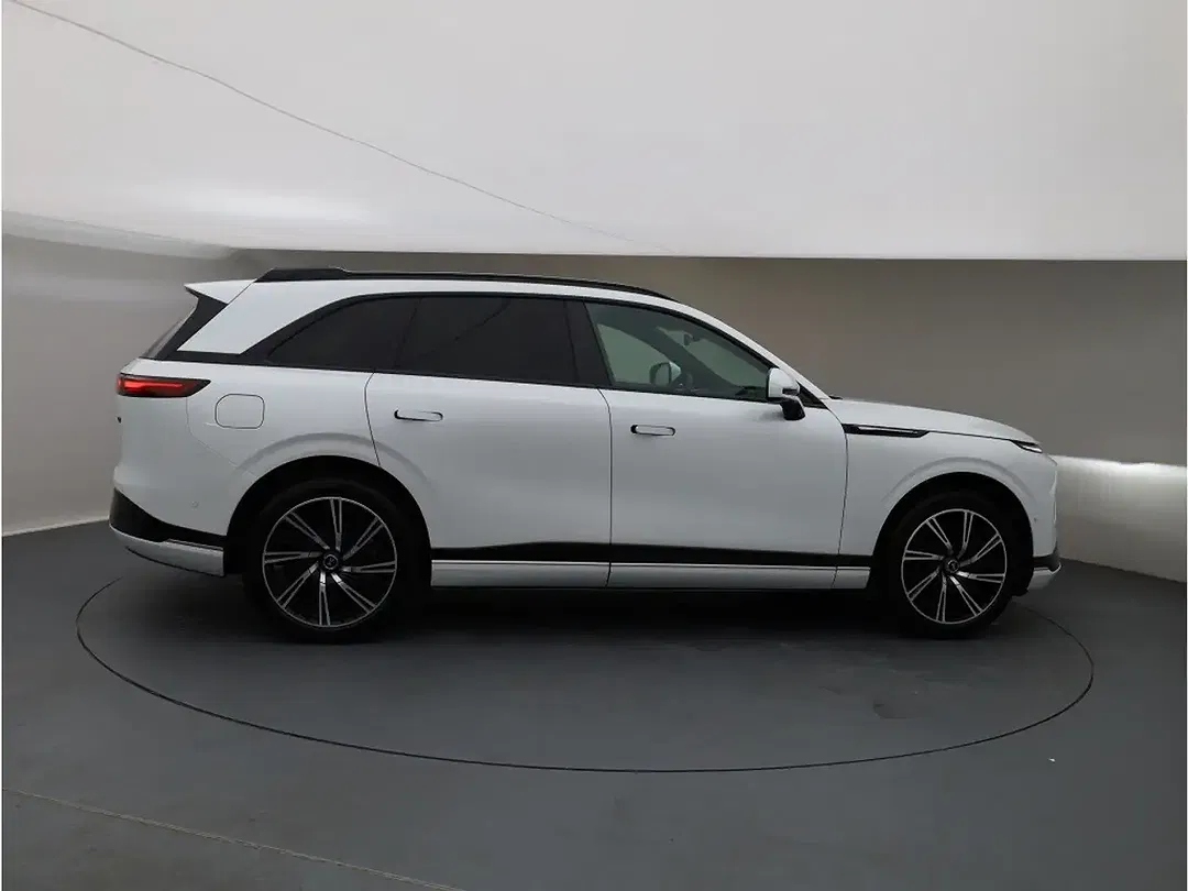 Xpeng G9 - Thumbnail 4