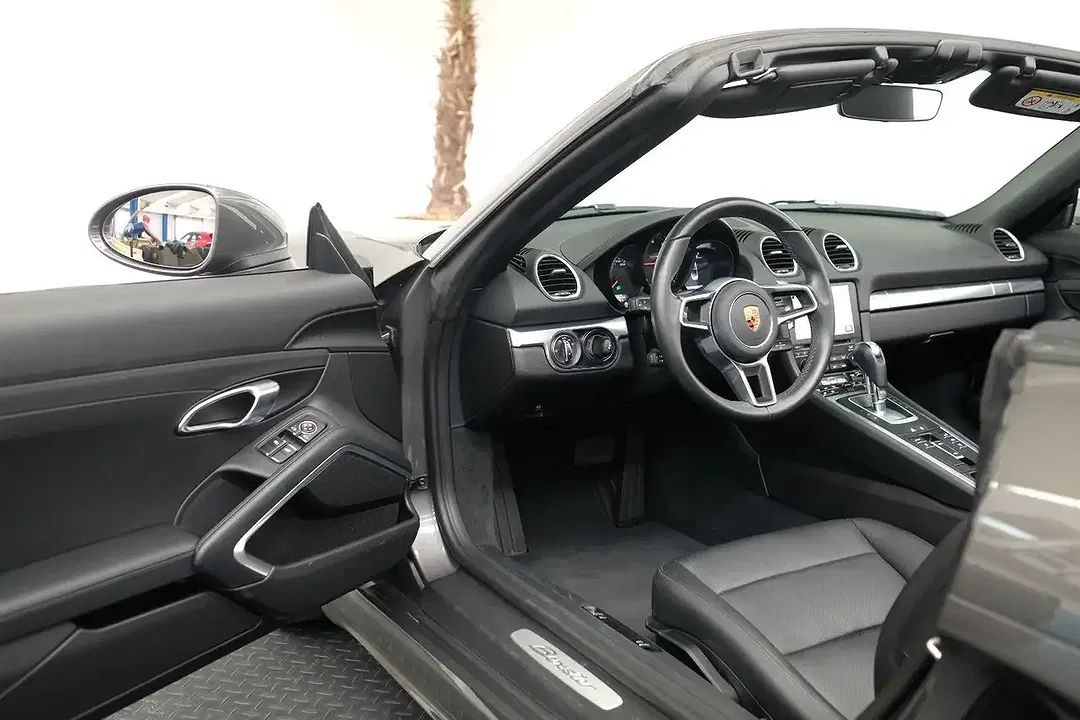Porsche Boxster - Thumbnail 10