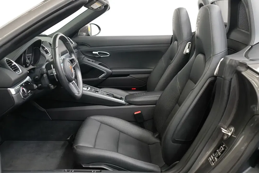 Porsche Boxster - Thumbnail 11