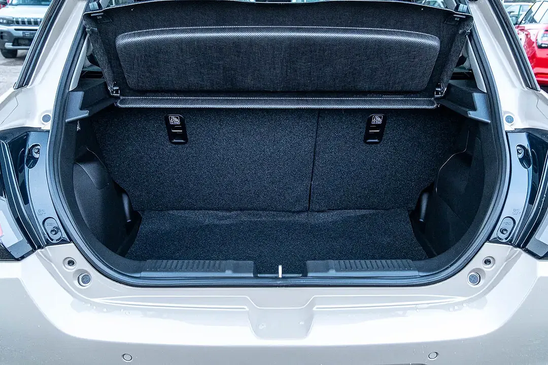 Suzuki Swift - Thumbnail 8