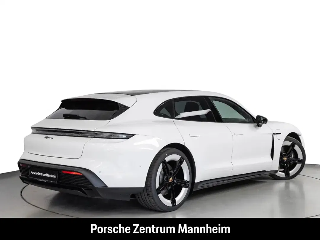 Porsche Taycan - Thumbnail 11