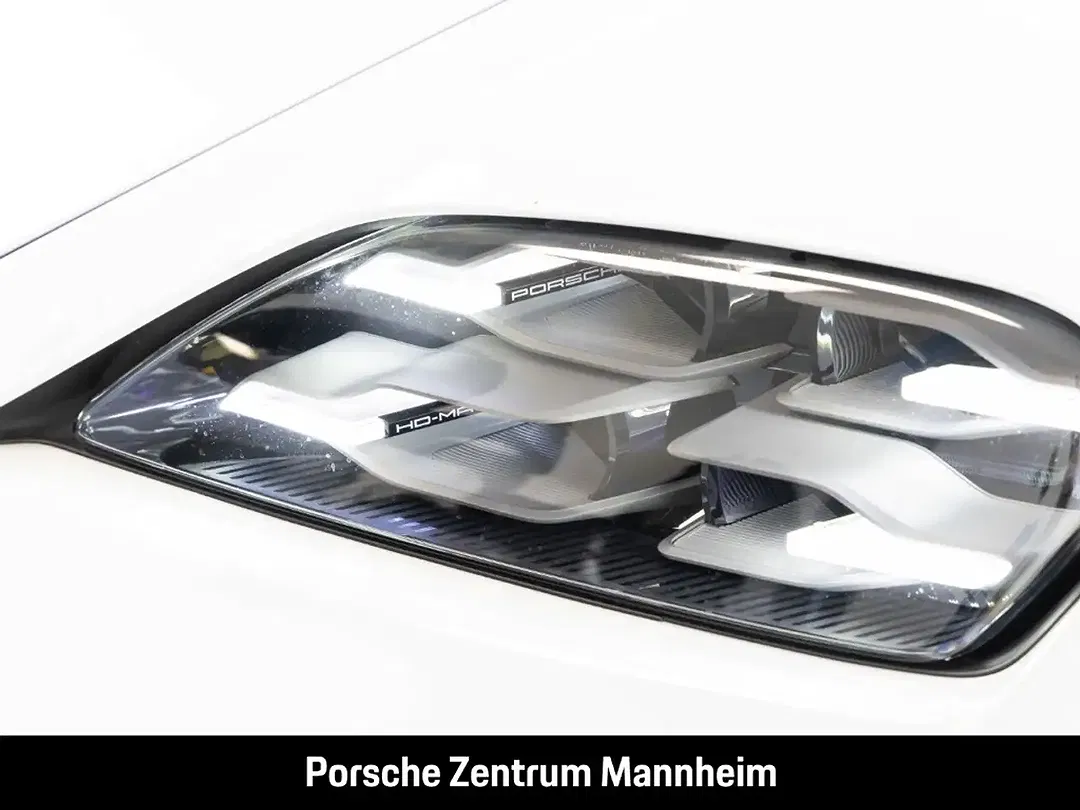 Porsche Taycan - Thumbnail 13
