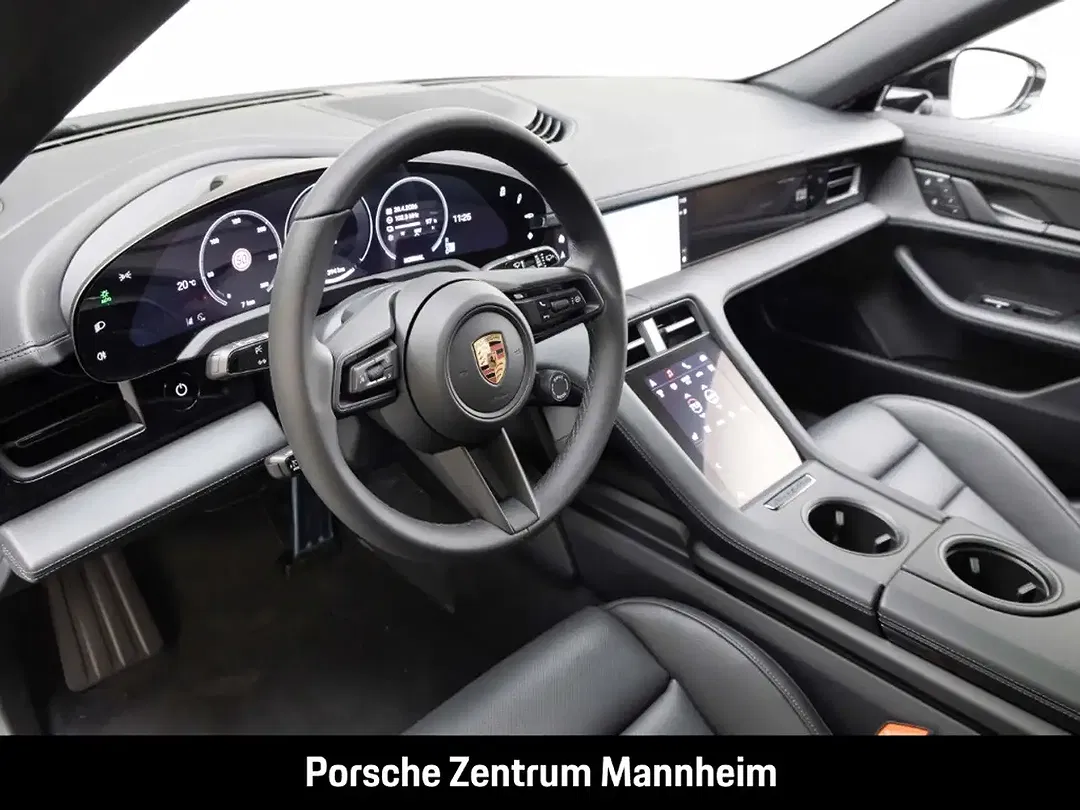 Porsche Taycan - Thumbnail 4
