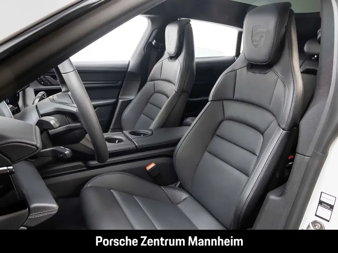 Porsche Taycan - Thumbnail 5