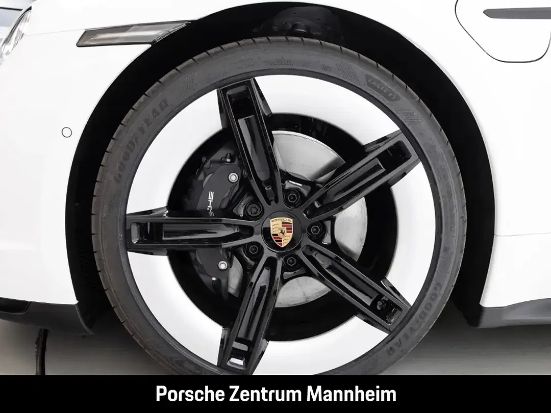 Porsche Taycan - Thumbnail 8