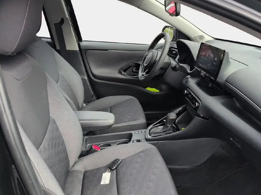 Toyota Yaris - Thumbnail 12