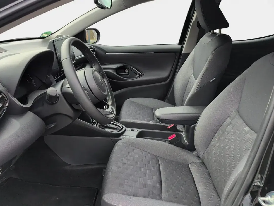 Toyota Yaris - Thumbnail 9