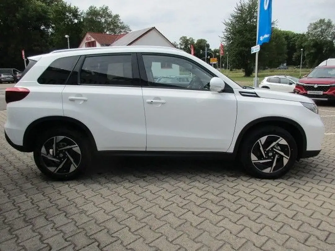 Suzuki Vitara - Thumbnail 3
