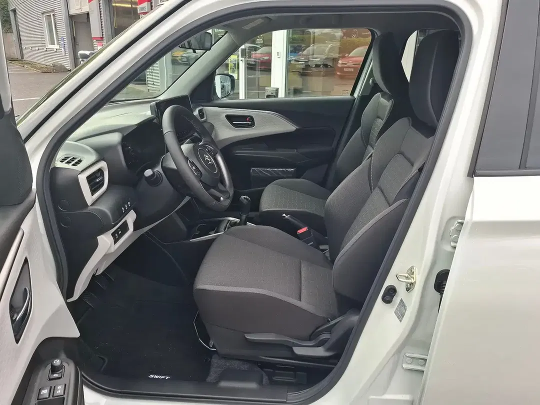 Suzuki Swift - Thumbnail 10