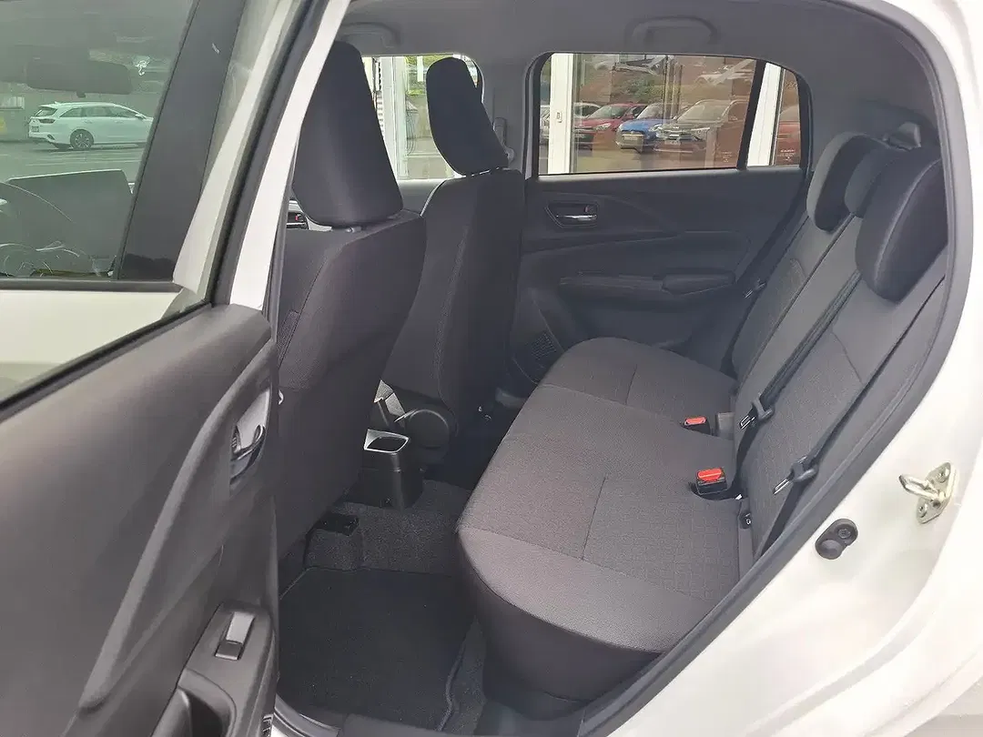Suzuki Swift - Thumbnail 11