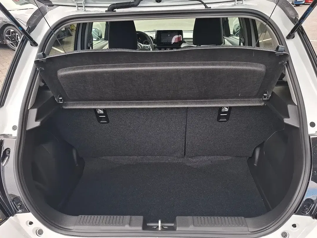 Suzuki Swift - Thumbnail 9