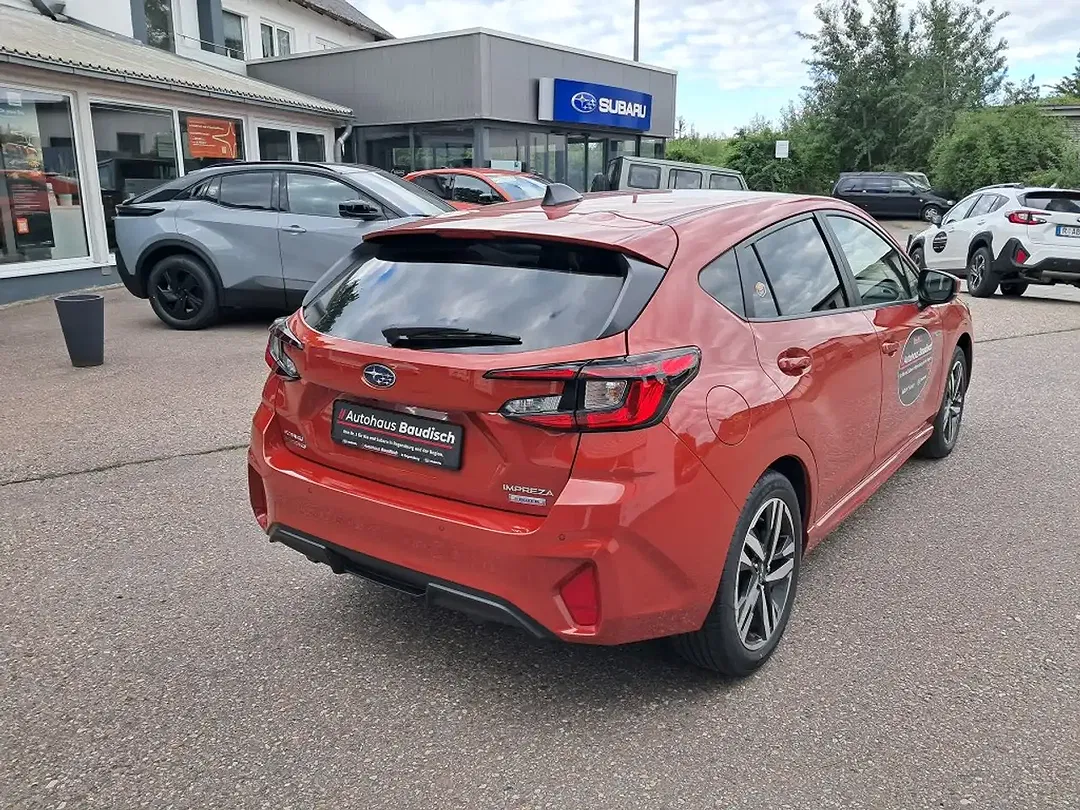 Subaru Impreza - Thumbnail 5