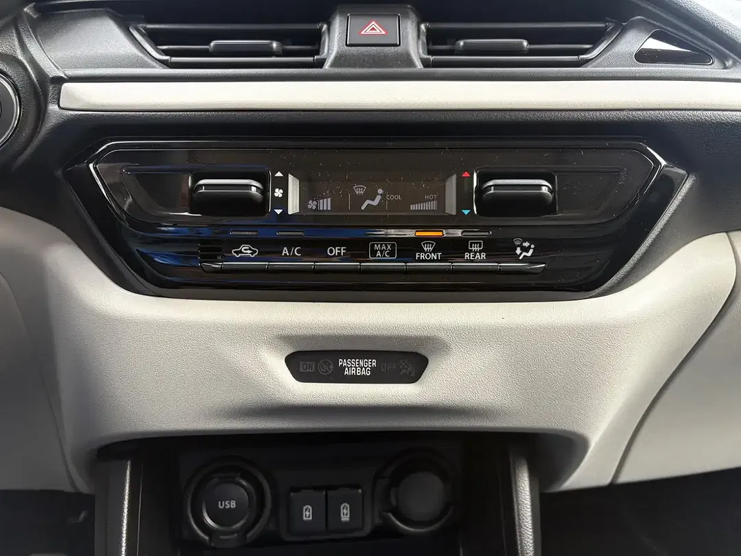 Suzuki Swift - Thumbnail 11