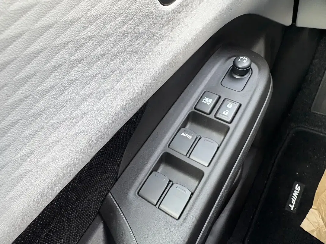 Suzuki Swift - Thumbnail 17