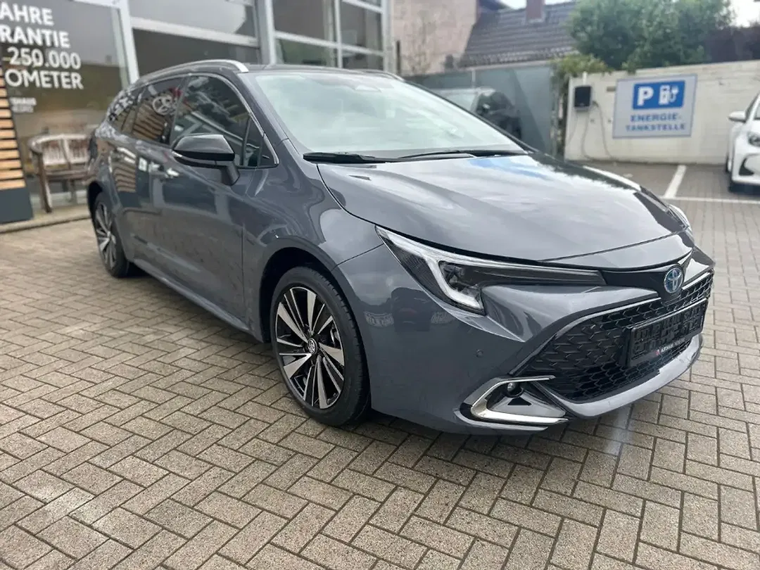 Toyota Corolla - Thumbnail 1