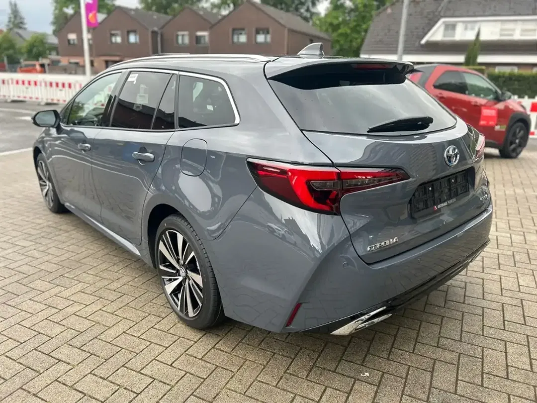 Toyota Corolla - Thumbnail 3
