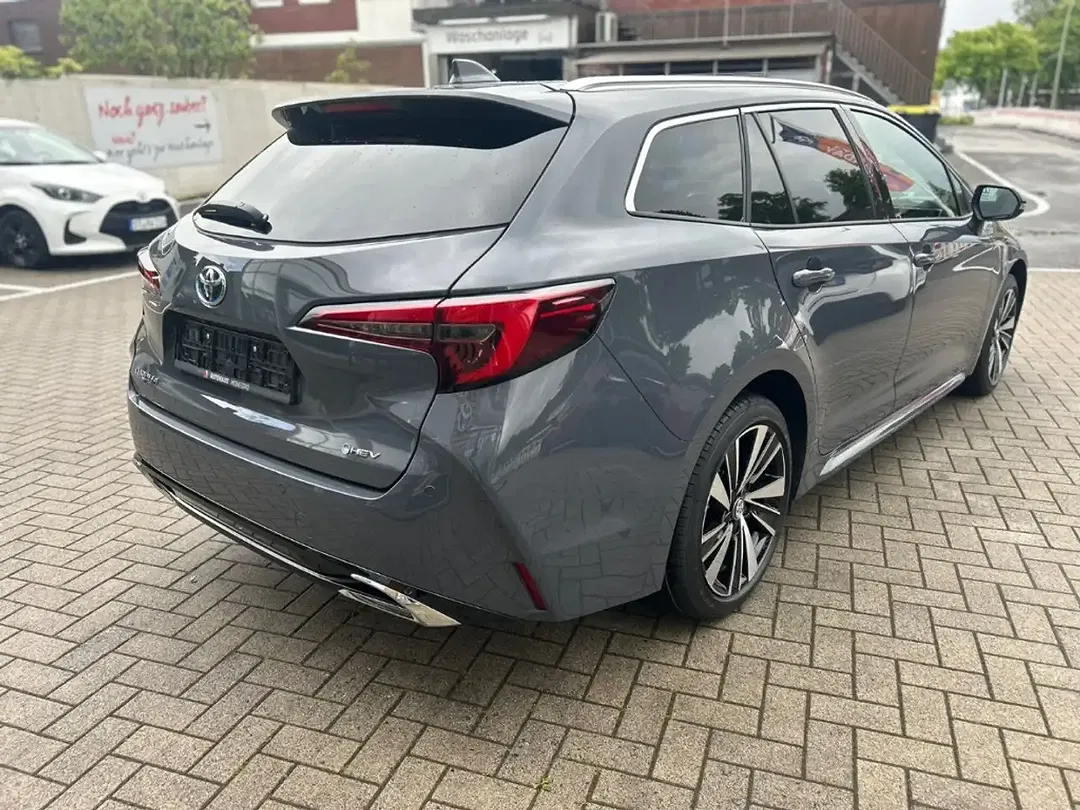 Toyota Corolla - Thumbnail 4
