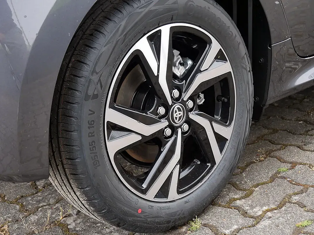 Toyota Yaris - Thumbnail 11