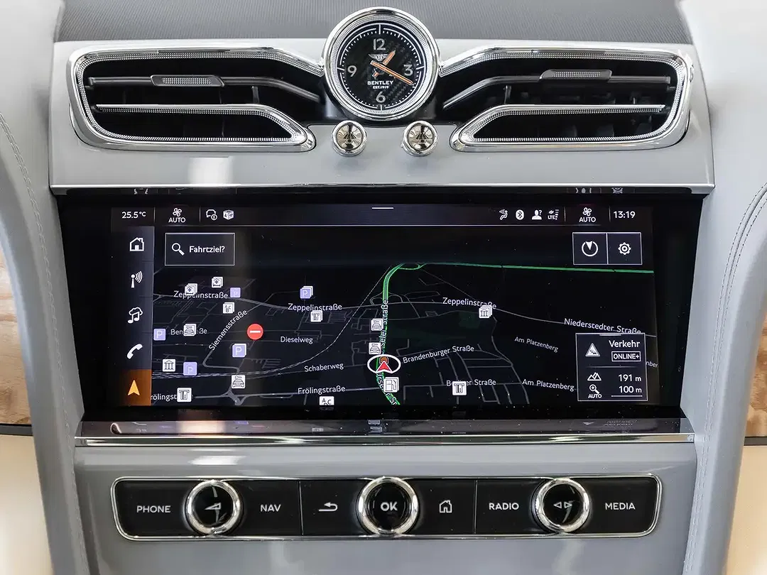 Bentley Bentayga - Thumbnail 14