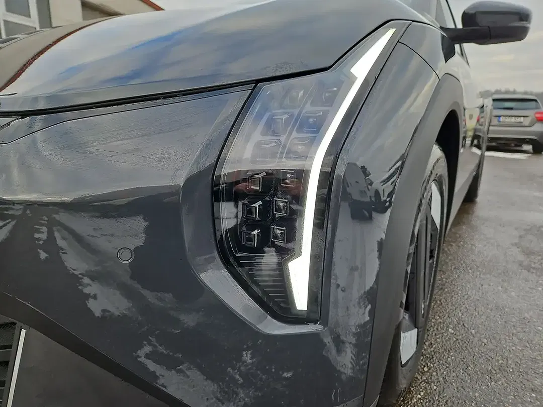 Kia EV4 - Thumbnail 4