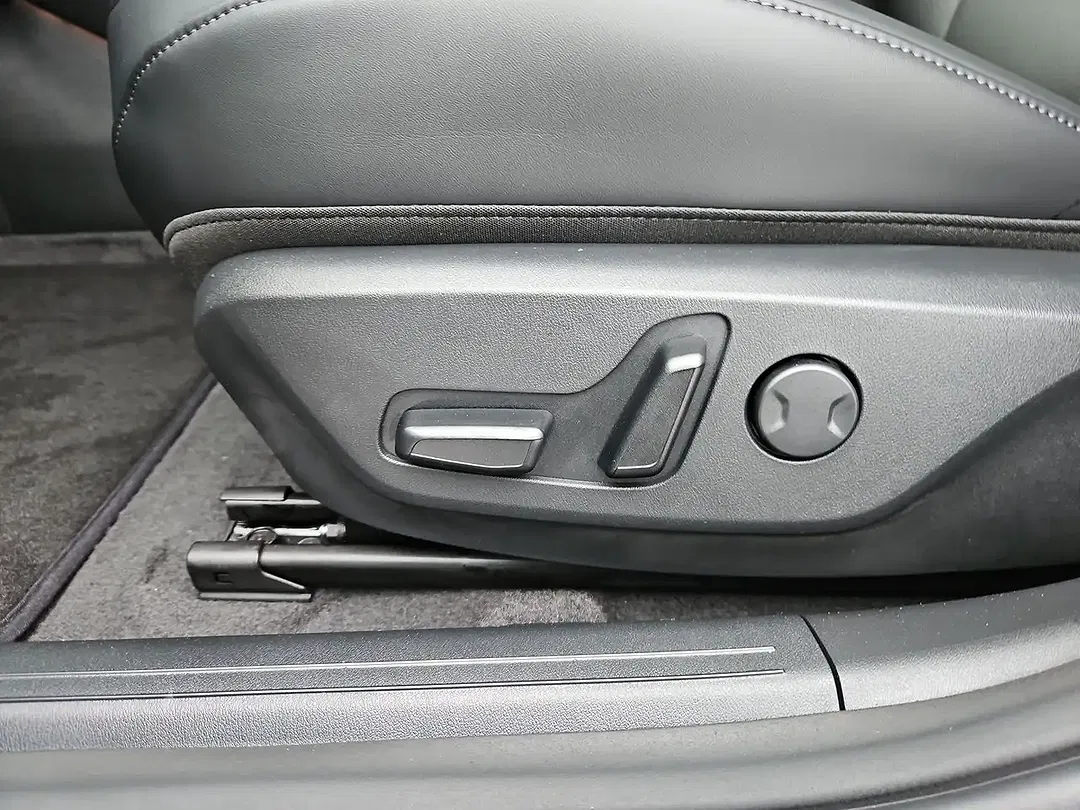 Kia EV4 - Thumbnail 8
