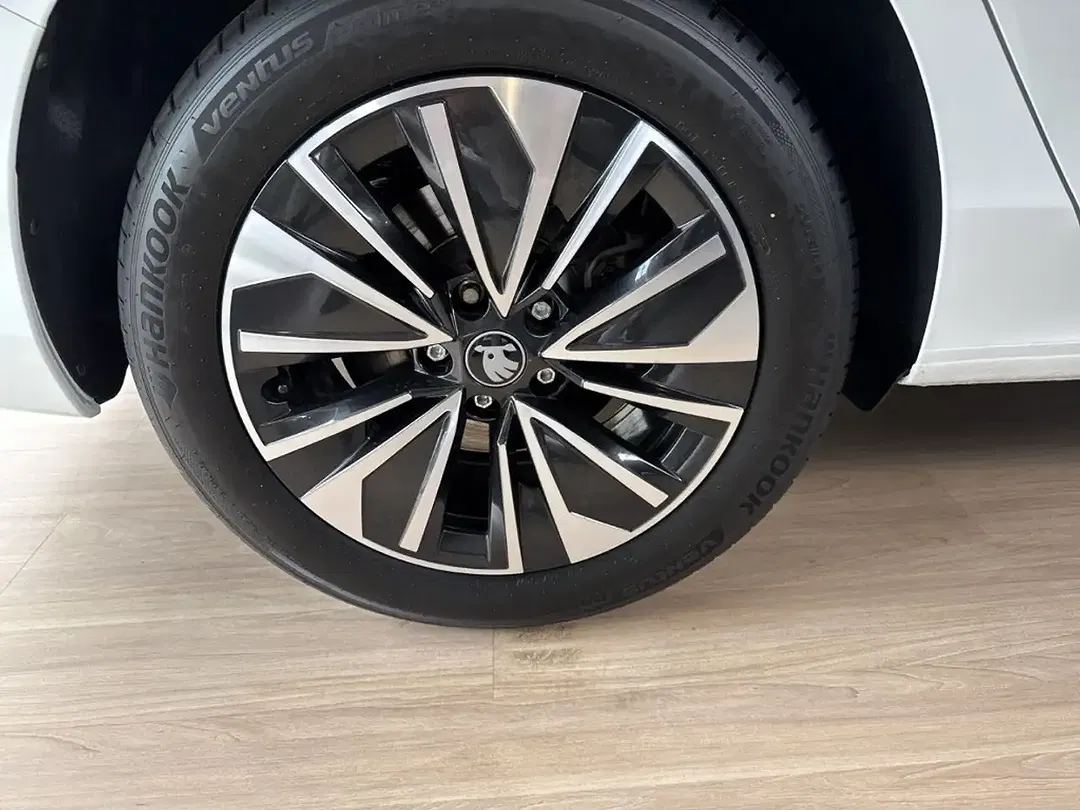 Skoda Superb - Thumbnail 12