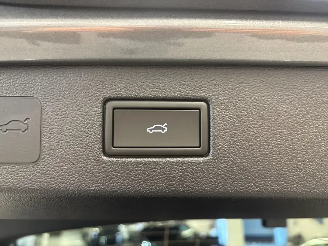 Volkswagen T-Roc - Thumbnail 11