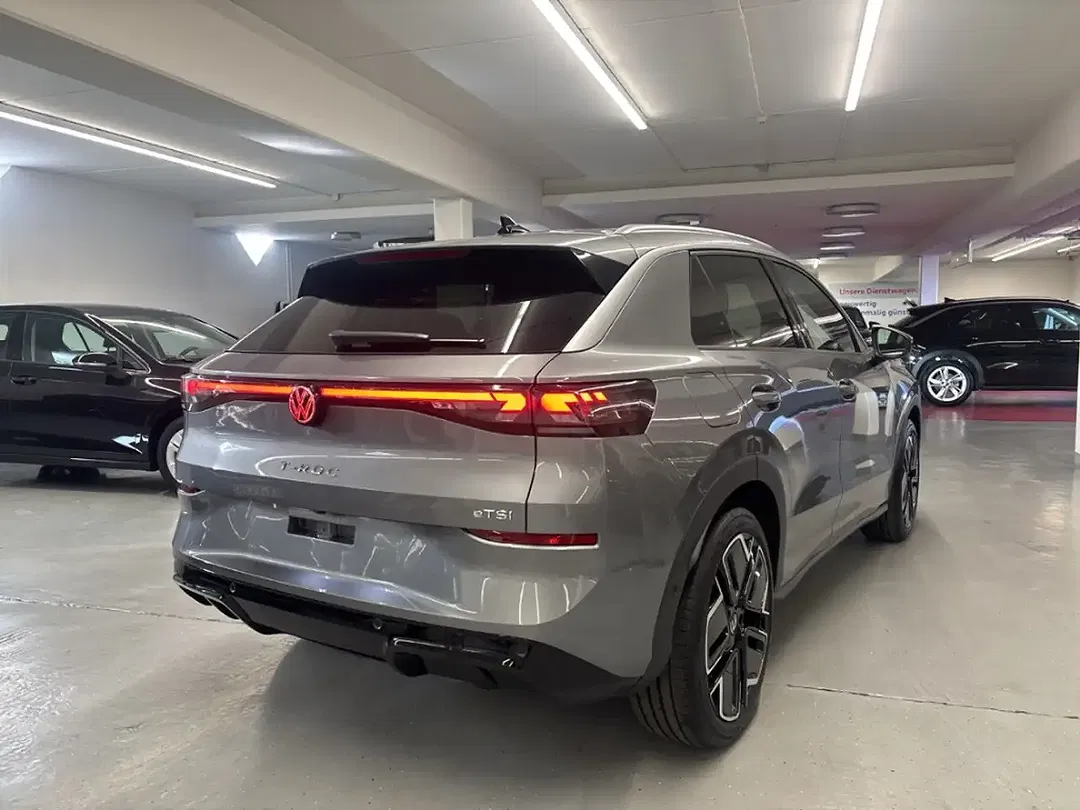 Volkswagen T-Roc - Thumbnail 2