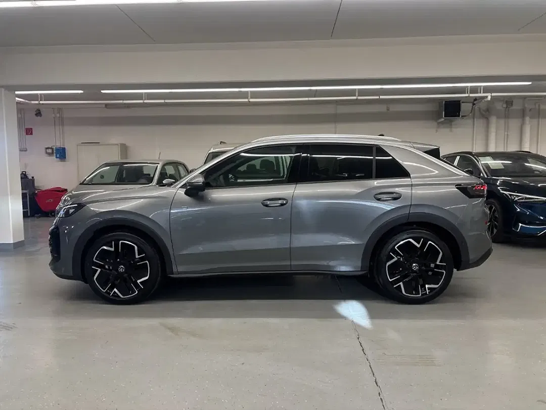 Volkswagen T-Roc - Thumbnail 3