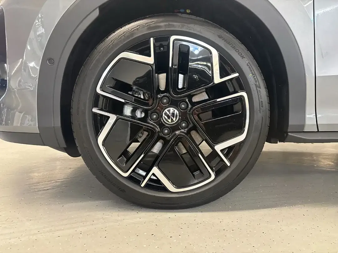 Volkswagen T-Roc - Thumbnail 4