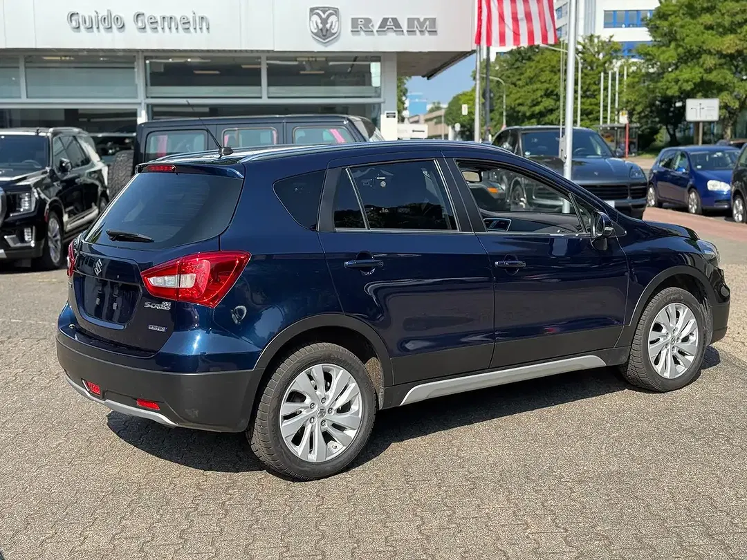 Suzuki SX4 S-Cross - Thumbnail 5