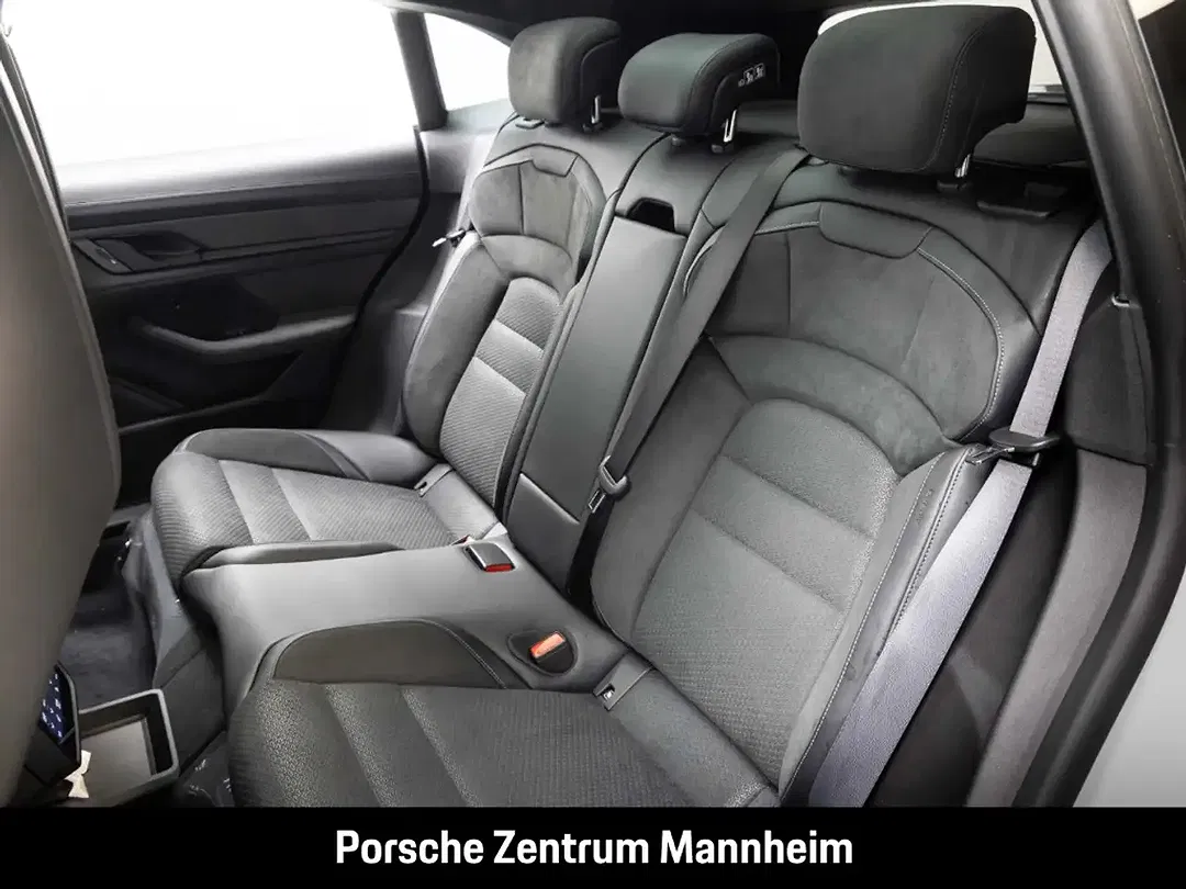 Porsche Taycan - Thumbnail 14