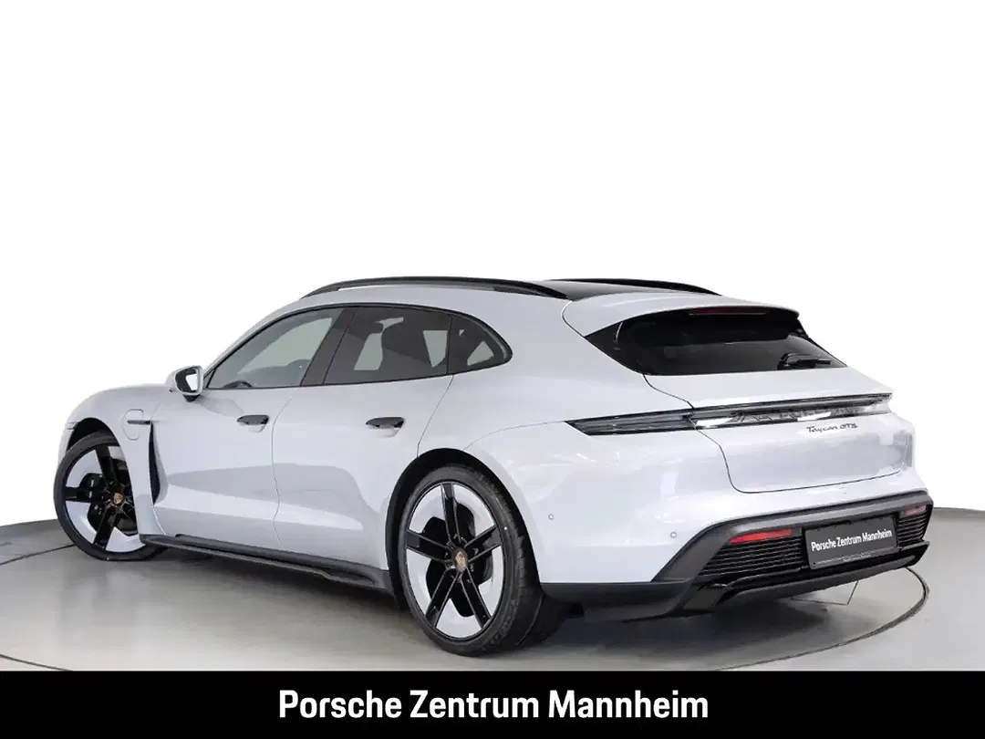Porsche Taycan - Thumbnail 3