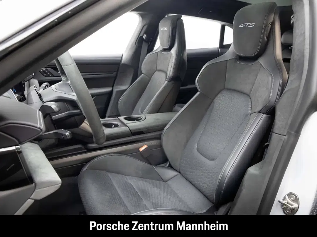 Porsche Taycan - Thumbnail 5