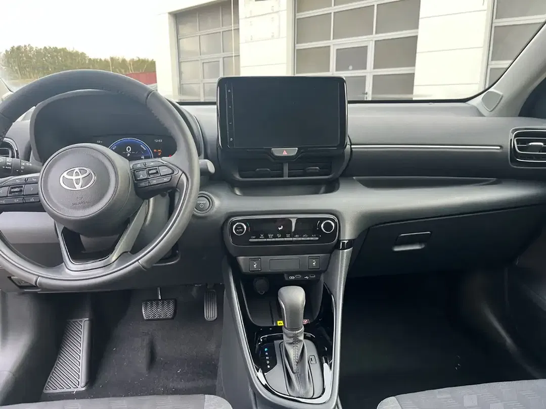 Toyota Yaris - Thumbnail 11