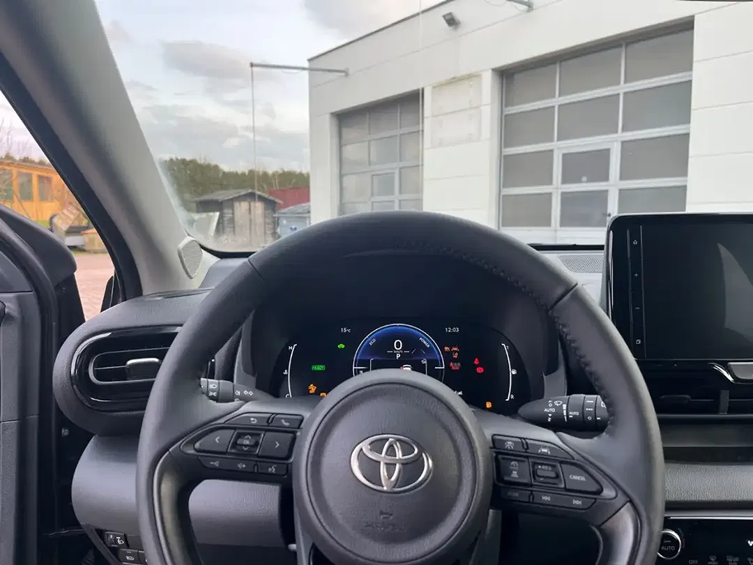 Toyota Yaris - Thumbnail 12