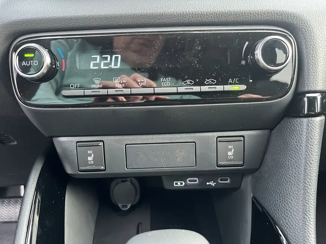 Toyota Yaris - Thumbnail 13