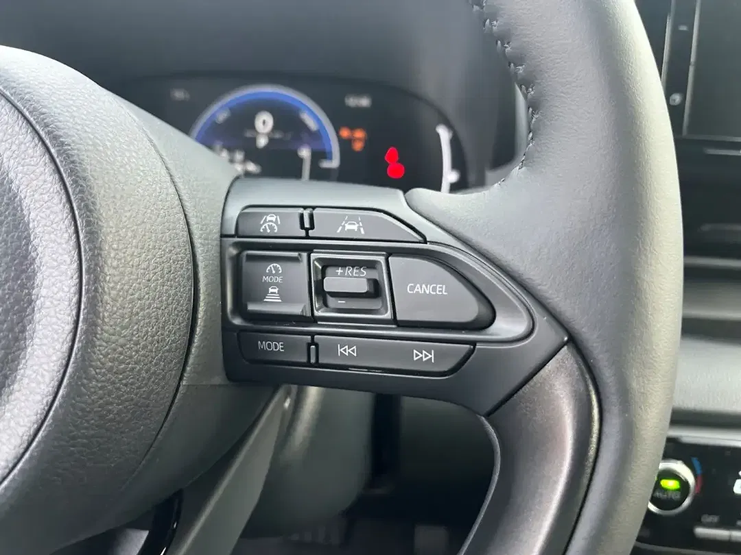 Toyota Yaris - Thumbnail 14