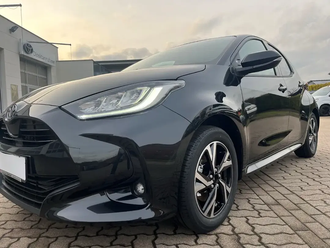 Toyota Yaris - Thumbnail 6